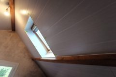 Isolation et pose d'un lambris pvc sous toiture